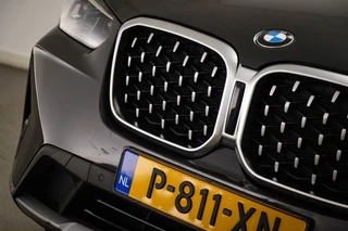 BMW X4 xDrive20i Business Edition Plus | PANORAMADAK | HEAD UP | HOUTAFWERKING | STUURVERWARMING | 19" / 19
