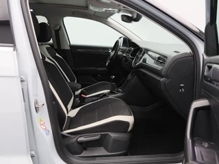 Volkswagen T-Roc 1.5 TSi Sport 150 Pk | Trekhaak | Adaptive Cruise | Camera | CarPlay | Panorama dak | 17 Inch | 159.197 Km !! / 38