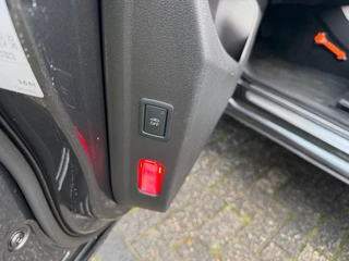 Audi Q5 2.0 TFSI quattro S Edition / 19