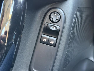 Citroen C3 Feel Edition 1.2 PureTech 82PK Navigatie, Climate Control, Cruise Control, Bluetooth, Elektrische Ramen Voor / 12