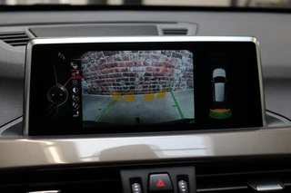 BMW X1 xDrive25i High Executive xLine Automaat  / Navigatiesysteem Plus / Driving Assistant Plus / Trekhaak / Panoramadak / Park Assistant / Leder / Park Assistant / AWD / 18 Inch / Head-Up Display / Stoelverwarming / Hifi / Parkeersensoren / Climate Control / LED / 24