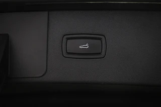 Porsche Cayenne 3.0 E-Hybrid Platinum Edition | LUCHTVERING | MASSAGE | STOELVENTILATIE | COMFORTSTOELEN | CAMERA | 22" / 19