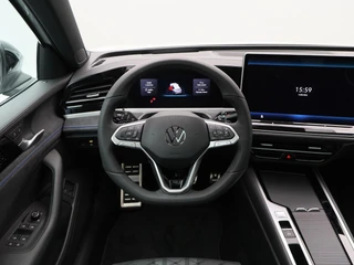 Volkswagen Passat Variant 1.5 eHybrid 272 Pk R-Line | Black Style | Stoel/Stuurverwarming | Panoramadak | 360 Camera | Head Up | Memory | Trekhaak | 19 Inch | 155 Km !! / 42