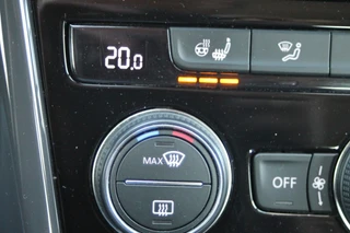 Volkswagen T-Roc 1.5 TSI Sport 150pk Stoel/stuur verwarming / afneembare trekhaak. / 38