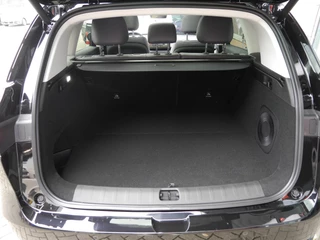 Leapmotor C10 Design REEV 28.4 kWh | Nieuwe auto | Gecombineerde actieradius WLTP 974km | 1500 kg Trekgewicht | Diverse kleuren leverbaar | Full options | Stuurverwarming | Stoelverwarming en koeling | Elektrisch verstelbare voorstoelen | Navigatie | Keyless entry & start | 20 inch lichtmetalen velgen | Led verlichting / 13