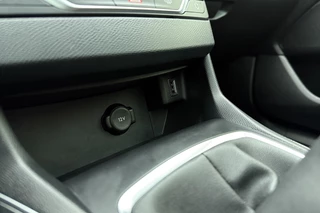 Peugeot 308 SW 1.2 PureTech Blue Lease Premium 130pk | Navigatie | Panoramadak | Climate Control | Trekhaak | Camera | Cruise Control | Parkeersensoren | Apple Carplay - Android Auto / 31