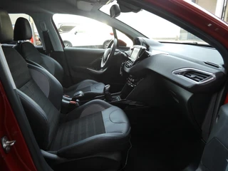Peugeot 2008 1.2 PureTech Allure 110pk | Extra getint glas | Achteruitrijcamera | Climate control | Apple carplay/Android auto | Lage km.stand | Lichtmetalen velgen | Regensensor / 13