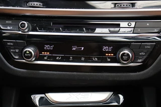 BMW X3 xDrive20i High Executive xLine Automaat  / Navigatiesysteem Professional / Panoramadak / Trekhaak / Leder / Parkeersensoren voor+achter / 19 Inch / Sportstoelen / LED / Stoelverwarming / Climate Control / 26