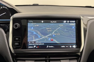 Peugeot 2008 1.2 PureTech 130pk Blue Lease Allure | Panorama Dak | DAB+ | Navigatie | Climate Control | Cruise Control | Achteruitrijcamera |LichtMetalen Velgen met All Seasonbanden / 20