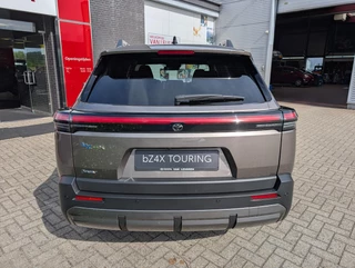 Toyota bZ4X Touring Dynamic 75 kWh NIEUW DIRECT LEVERBAAR! 360 CAMERA STOEL/STUURVERW WARMTEPOMP BLIND SPOT EL-ACHTERKLEP KEYLESS PARK-SENSOREN APPLE/ANDROID / 17