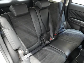 Mitsubishi Outlander 2.4 PHEV Intense / 8