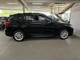 BMW X1 SDrive18i Executive/ NL auto/ Automaat/ Parkeersensoren / 7
