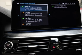 BMW 5 Serie Touring 530e High Executive M Sport Pakket Automaat  / Live Cockpit Professional / SOH 87% / Panoramadak / Trekhaak / Driving Assistant Professional / Comfortstoelen / Laserlight / Head-Up Display / Adaptief Onderstel / DAB / Parking Assistant / Hifi / 27