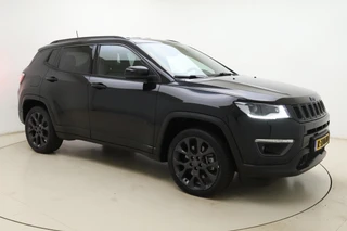 Jeep Compass 4xe 240 Plug-in Hybrid Electric S Automaat | Lederen bekleding | Trekhaak | Camera | Keyless | Lichtmetalen velgen black | Climate control / 9