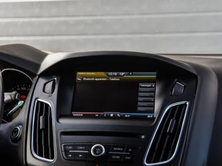 Ford Focus Wagon 1.0 Titanium Edition Xenon | Keyless | Navi | Camera | Stoel+stuurverwarming | Cruise control | PDC v+a / 15