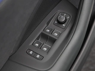Volkswagen Passat Variant 1.5 eHybrid 272 Pk R-Line | Black Style | Stoel/Stuurverwarming | Panoramadak | 360 Camera | Head Up | Memory | Trekhaak | 19 Inch | 155 Km !! / 22