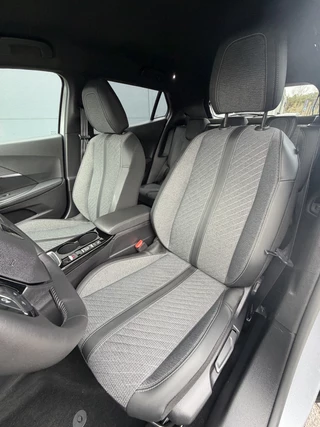 Peugeot 2008 100pk Allure Pack (360gr Camera - Keyless Entry - Adaptieve Cruise Controle - LED - Parkeersensoren V+A - Automatische Airco - 3D Cockpit - Navigatie - 17"incl 4S) / 13