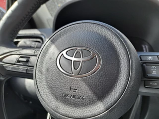 Toyota Yaris 1.5 Hybrid 115 DYNAMIC STOEL/STUURVERW BLIND SPOT PARK-SENSOREN NAVI 16'' LM-VELGEN KEYLESS CAMERA APPLE/ANDROID AD-CRUISE CLIMA LED / 19