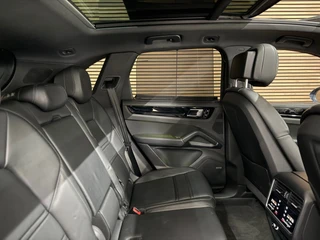Porsche Cayenne 3.0 E-Hybrid Full Option | Vierwielbesturing | PANO | PDLS+ | BOSE | PASM | ComfortPakket | Soft Close |Trekhaak / 21