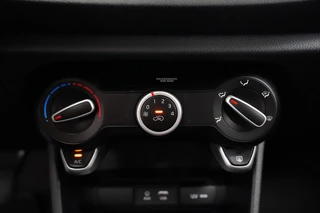 Kia Picanto 1.0 CVVT ComfortPlusLine Navigator  Achteruitrijcamera Carplay PDC NAP! / 13