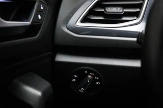 Volkswagen T-Roc 1.5 TSI Style | IQ LIGHT | STOELVERWARMING | CLIMA | APP CONNECT | DAB | PDC / 33