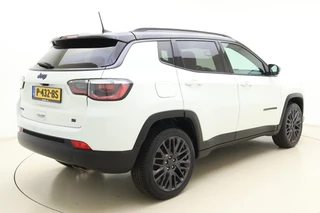 Jeep Compass 4xe 240 Plug-in Hybrid Electric S | Navigatie | Lederen bekleding | Panoramisch schuifdak | Keyless | Stoelverwarming | Zwart dak / 2