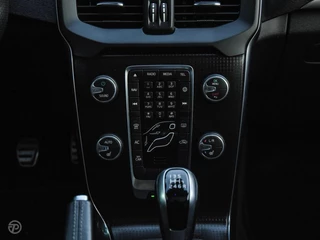 Volvo V40 2.0 D3 150 PK Business Sport R-Design Panoramadak Harman Kardon LED Standkachel Trekhaak Stoelverwarming 18" / 26