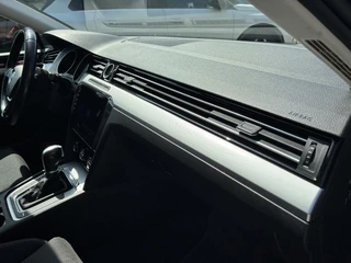 Volkswagen Passat 1.8 TSI Business Edition R Automaat | Climate control | Achteruitrij camera | Navigatie | Elektrisch Pakket | Afneembare Trekhaak | Ergo-Comfort stoel | Parkpilot | LM-Velgen | LED Verlichting / 43