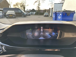 Peugeot 308 SW 1.2 Turbo 130 PK Allure | Automaat | Trekhaak 1400 KG | Navigatie | 360 Graden HD Camera | Full LED Verlichting | Cruise Control | Keyless Entry | Dode Hoek Detectie | Adaptieve Cruise Control | Digitaal Dashbord | 17" Lichtmetalen Velgen | / 18