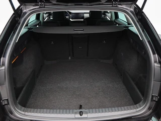 Skoda Octavia Combi 1.5 TSi 150 Pk First Edition | Stoelverwarming | Camera | Cruise Control | Navigatie | CarPlay | Matrix LED | 17 Inch | 60.639 Km !! / 15