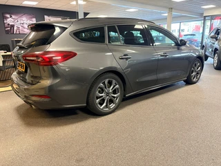 Ford Focus Wagon 1.0 EcoBoost Hybrid ST Line X automaat / Camera / cruise / stoel en stuurverwarming / 8