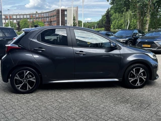 Toyota Yaris 1.5 Hybrid 115 Dynamic LM-VELGEN 16'' APPLE/ANDROID LED NAVI KEYLESS CAMERA CLIMATE PRIVACY GLASS NL-AUTO / 7