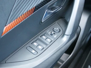 Peugeot 2008 1.2 PureTech Active Pack | 100PK | Trekhaak | Cruise Control | Parkeersensoren Achter | Airco | Navigatie | Climate Control | / 22