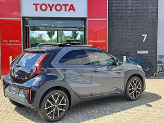 Toyota Aygo X Hybrid 115 GR Sport CABRIODAK NIEUW IN DE SHOWROOM DIRECT LEVERBAAR 18'' LM-VELGEN PDC STOELVERWARMING AD-CRUISE / 17