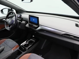 Volkswagen ID.4 First 77 kWh 204 Pk | Stoel/Stuurverwarming | Camera | Half Leer | CarPlay | Adaptive cruise | 20 Inch | 97.053 Km !! / 35