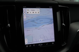 Volvo XC60 T6 Recharge AWD R-Design | Stoelverwarming | Parkeercamera | Panoramadak | Memorystoel | Keyless / 42