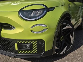 Fiat 600e Abarth Scorpionissima 54 kWh | Apple-Android | Sportstoelen | Parkeercamera / 26