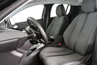 Peugeot 208 1.2 Hybrid 110 e-DCS6 Allure Apple CarPlay Climate Control Parkeersensoren / 7
