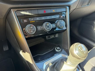 Volkswagen T-Roc 1.0 TSI Style * Navigatiesysteem * Stoelverwarming * Adaptieve Cruise Control * Parkeercamera * / 16