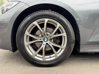 BMW 3 Serie 318i Executive Edition Sport Line I LED I Carplay I Sportstoelen / 14