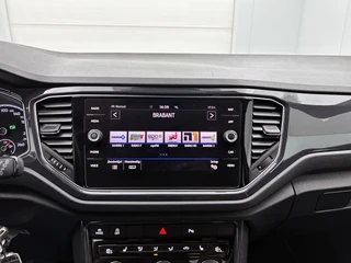 Volkswagen T-ROC 1.5 TSI Sport | Camera | Adaptive Cruise | Stoelverwarming | Navi / 17