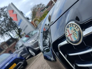 Alfa Romeo Giulietta 1.4 T SPORTIVA AUTOMAAT  Cruise Control | Clima | Parkeersensoren / 33