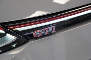 Volkswagen Golf 2.0 TSI GTI  Akrapovič Panoramadak Harman&Kardon Sterrenhemel 19''LM / 41