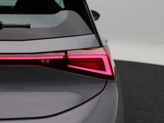 CUPRA Born Business Plus 62 kWh 204 Pk | Stoel/Stuurverwarming | Adaptive Cruise | Climatronic | CarPlay |  18 Inch | 21.452 Km !! / 15