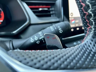 Renault Captur 1.3 TCe 160 EDC R.S. Line  | Automaat | All Seasons | Navigatie | Groot Scherm | Achteruitrijcamera + Parkeersensoren | Draadloze Telefoonlader | Climate Control | Luxe Pook | Apple CarPlay/Android Auto / 25