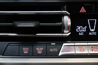BMW 3 Serie Sedan 320i Executive Edition Automaat  / Trekhaak / Live Cockpit Professional / Cruise Control / Parkeersensoren / Neerklapbare Achterbank / Apple Carplay / Sportstuur / 31