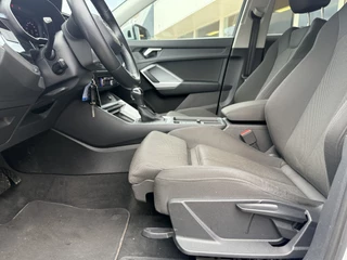 Audi Q3 35 TFSI Advanced edition  | Automaat | LED | Sportstoelen | DAB | Navi | Bluetooth | Stoelverwarming | Virtual Cockpit / 17