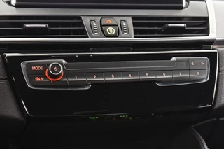 BMW 2-serie Active Tourer 218i M Sport Head-Up Sportstoelen Stoelverwarming HiFi Camera / 37
