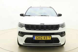 Jeep Compass 4xe 240pk Plug-in Hybrid Automaat S | Lederen bekleding | Navigatie | Trekhaak | Achteruitrijcamera | Electrische achterklep | Keyless | Stoel- en stuurverwarming | 19" Lichtmetalen velgen / 8