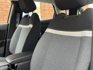 Citroën C4 Puretech 100 Feel  | Camera achter | Navigatie | Climate Control | Cruise Control | Carplay/Android Auto | / 23